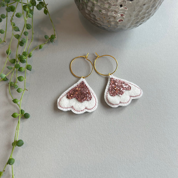 Glitter Scallop embroidered earrings