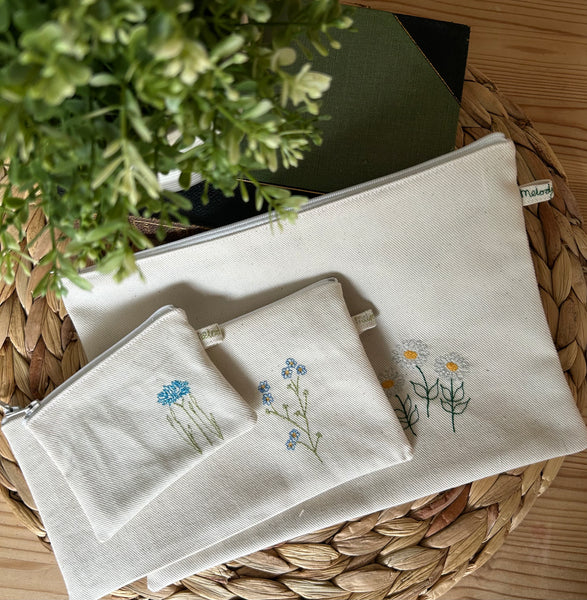 Embroidered Daisy pouch