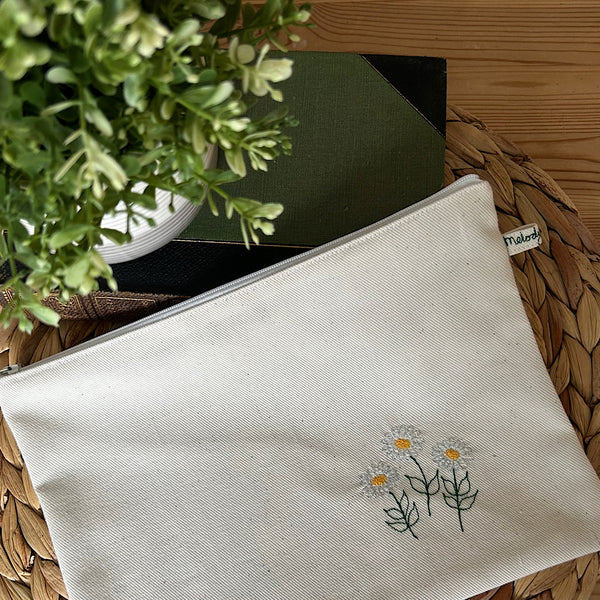 Embroidered Daisy pouch